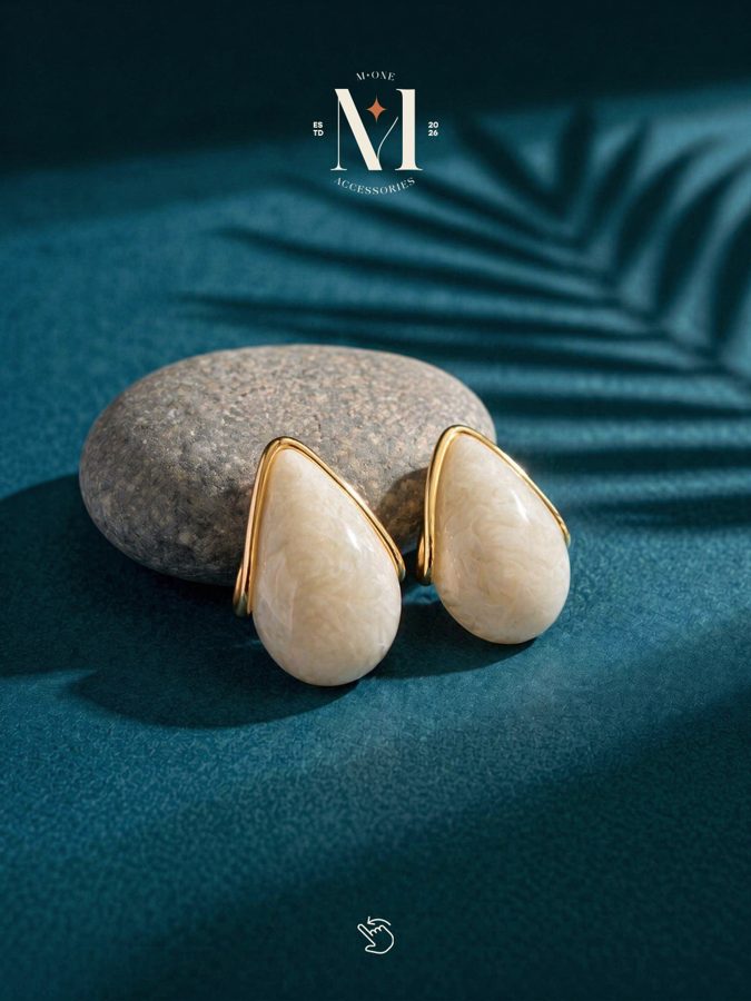 Enamel Teardrop Studs – Cream